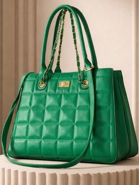 NWOT, Gorgeous Leather Bag Made In Italy.